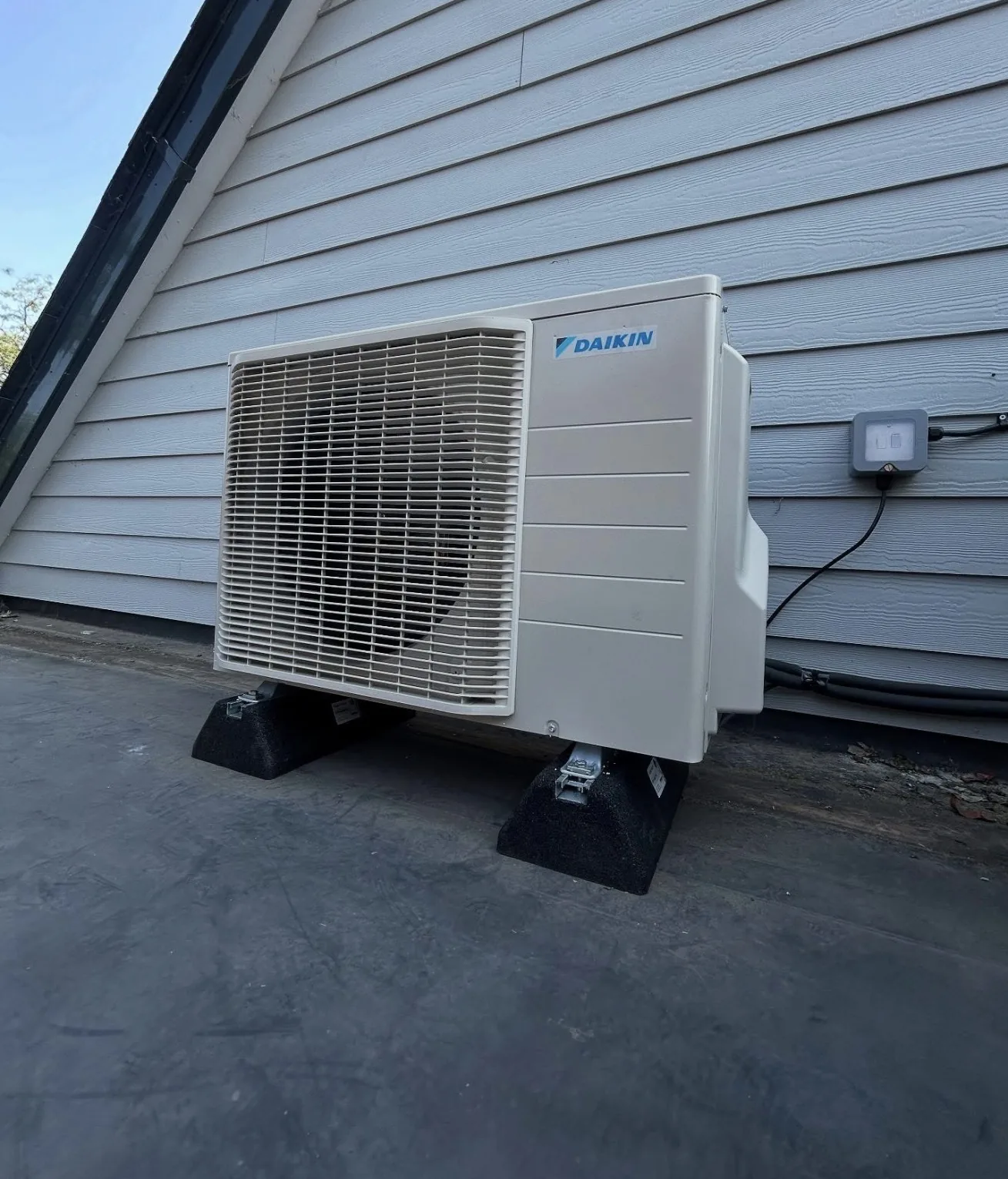 Refrigerant pipe routing during AC install